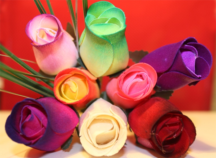 Flores y rosas de madera